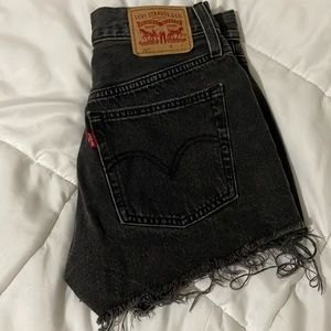Levi’s shorts with cut hem
